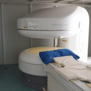 HITACHI Aperto Lucent 0.4T 2012